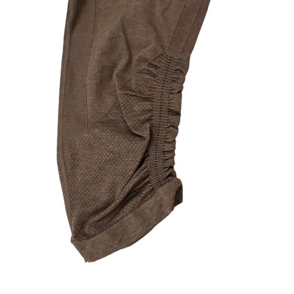 Lululemon In The Flow Crop II Heathered Bark Chocolate Size 6 - Picture 8 of 9